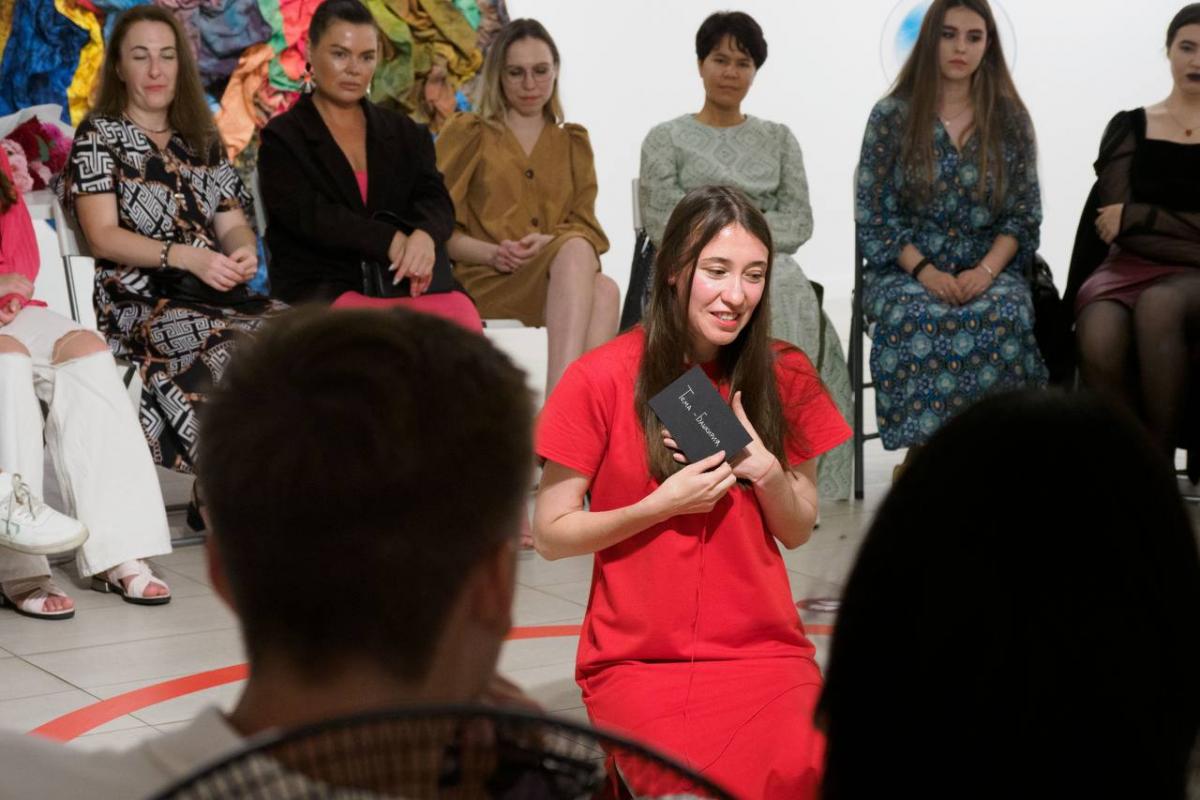 Перформанс Нелли Акчуриной