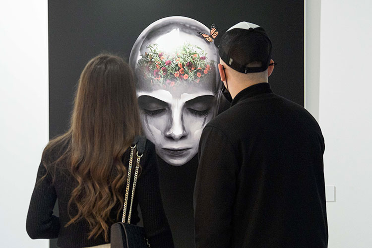 «Большинство работ я воссоздал с нуля для широкоформатной печати. Точка за точкой, пиксель за пикселем. На это у меня ушел почти год»