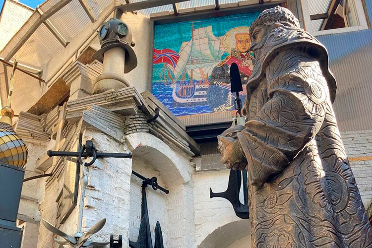 «Понимаете, одно дело — строить дом для себя. А скворечник или часовня — это обитель для других живых существ» Фото: Иветта Невинная