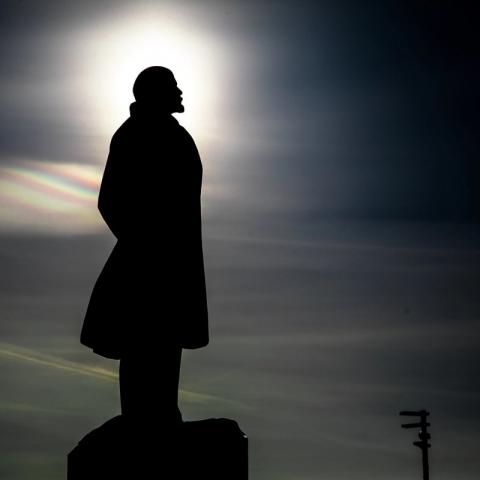 Также в Арске можно лишний раз напомнить себе, что Ленин на практике реализовал принципы коммунизма как религии, отрицающей Бога.