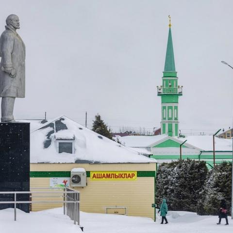 В Богатых Сабах мы получаем еще одно подтверждение тому, что ислам для Татарстана не менее важен, чем советское монументальное искусство.