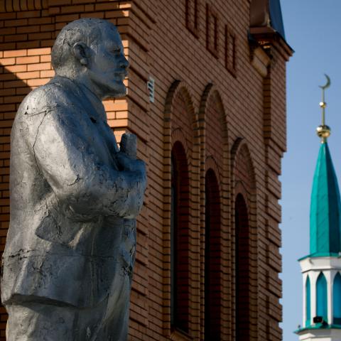 Монумент на Высокой Горе нам напоминает, что искоренить религию на 1/6 части суши большевики так и не смогли.