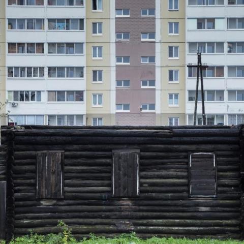 Стоит отъехать немного от центра — и нашему виду открывается привычный депрессивный вид провинции