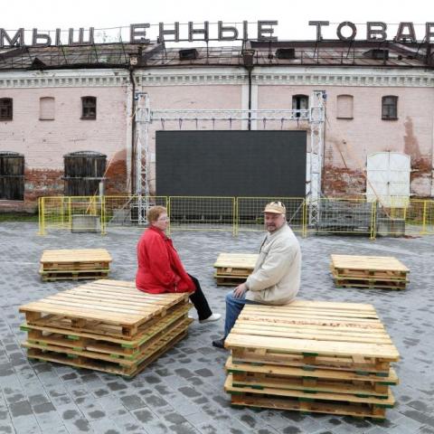 Торговое здание на Базарной площади, построенное в конце XIX века. Было крупнейшим торговым центром города до появления ЦУМа в 80-е годы прошлого столетия. Объекту повезло — он в числе первых готовится к реставрации