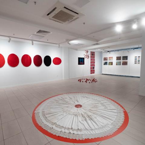 Зал с работами Нелли Акчуриной