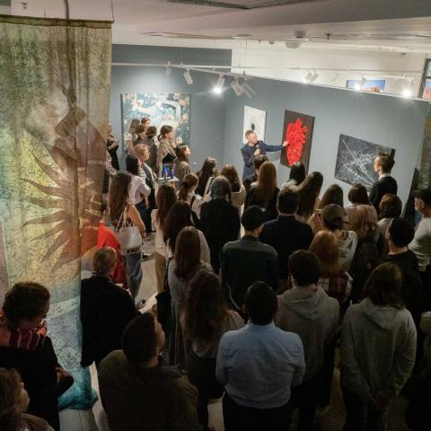 Кураторская экскурсия по выставке «Свои: выход из-под контроля»